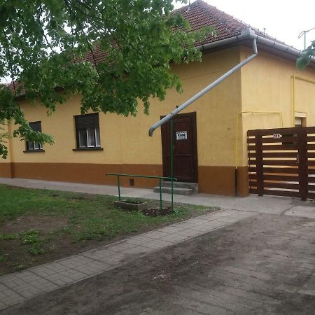 Harsfak Villa Mezokovacshaza Exterior photo