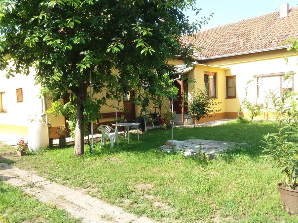 Harsfak Villa Mezokovacshaza Exterior photo